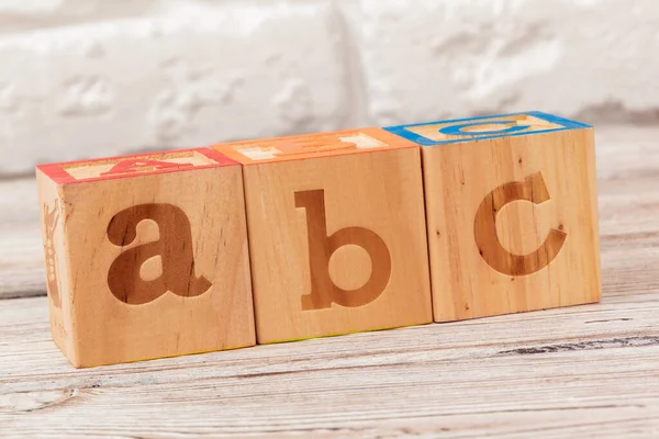 带有文字的木制玩具块：abc — 图库照片
