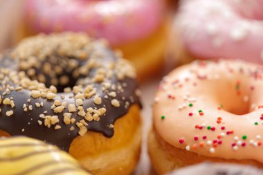 Çeşit çeşit tatlı çörekler. Kapat. Yaratıcı fotoğraf.