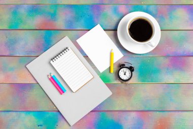 Kahve fincanı görünümlü klasör defteri aç