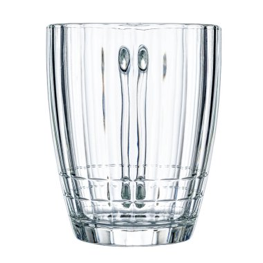 Boş bira bardağı. Beyaz arkaplanda izole