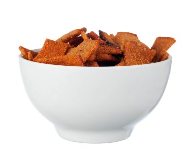 Beyaz arka planda izole edilmiş tuzlu ekmek. yaratıcı fotoğraf.