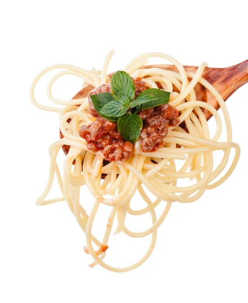 Close-up van houten kooklepel met zelfgemaakte traditionele Italiaanse pasta — Stockfoto