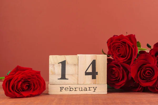 February 14 on calendar and decorations for Valentines Day. — Stock Photo, Image