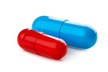 Beyaza izole edilmiş renkli haplar. yaratıcı fotoğraf.