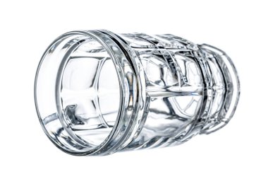 Boş bira bardağı. Beyaz arkaplanda izole