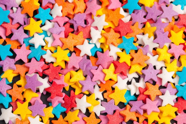 Цветные конфеты в форме звезды сахар посыпать на заднем плане — стоковое фото