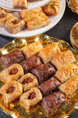 Baklava, Türk tatlı, ince hamur, fındık ve bal yaptı.