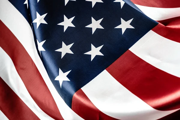 Bintang melambaikan indah dan bergaris-garis bendera Amerika — Stok Foto