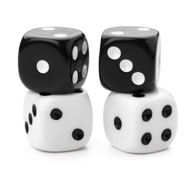 Beyaz arkaplanda izole edilmiş zarlar. yaratıcı fotoğraf.