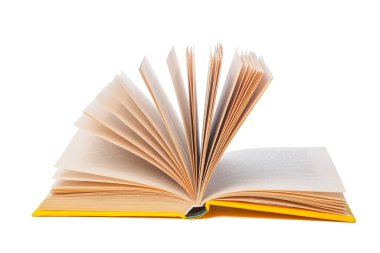 Beyaz arkaplanda izole kitap yığını