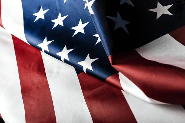아름답게 흔들어 대는 별 과 줄무늬 미국 국기. 창의적 인 사진. — 스톡 사진