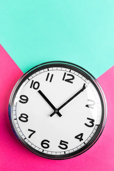 Wall Clock on color background. creative photo. — Stock Photo, Image