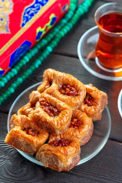 Traditional Baklava on Wooden Table. creative photo. — Stock Photo, Image