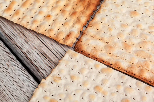 Matzo flatbread na żydowskie święto na stole — Zdjęcie stockowe