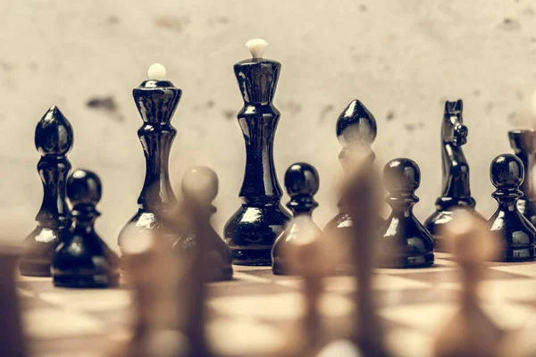 Chess pieces on the board in blur selective focus — Stock Photo, Image