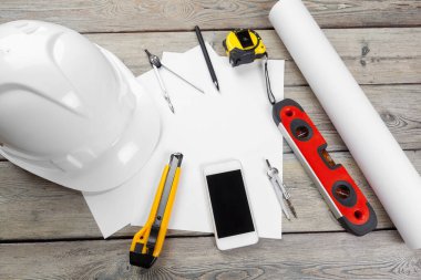 Mimari çizimler. Aletler çalışma masasında. Mesaj için yer. boş kağıt sayfası