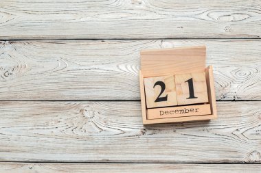 21 Aralık. Ayın 21 'i, takvim beyaz arka planda. Kış zamanı
