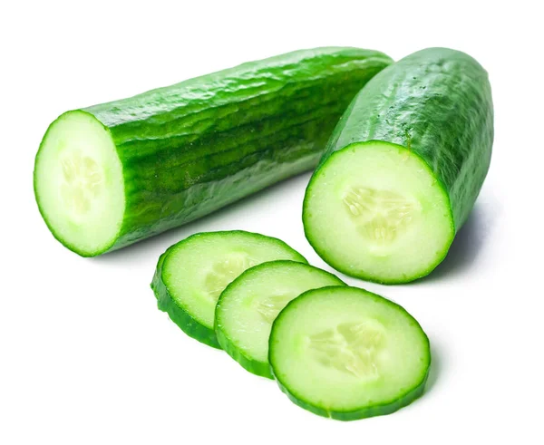 Komkommer geïsoleerd op witte achtergrond creatieve foto. — Stockfoto