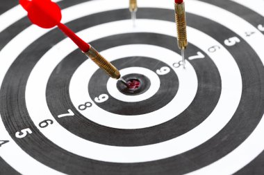 Dart tahtası iş başarısı konsepti kapanıyor. yaratıcı fotoğraf.