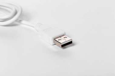 Bir USB kablosunun görüntüsünü kapat