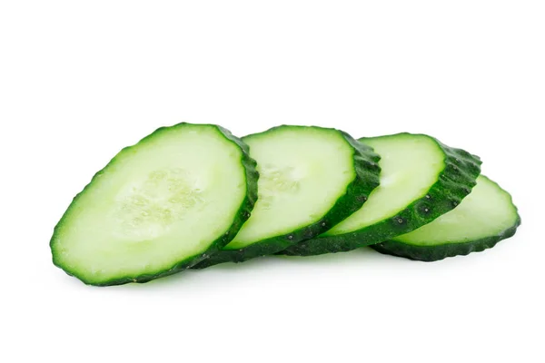 Komkommer gesneden geïsoleerd op witte achtergrond. Sluiten.. — Stockfoto