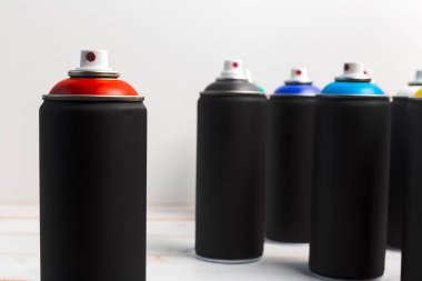 Sprey boya kutuları. Makro fotoğraf. Kapat..