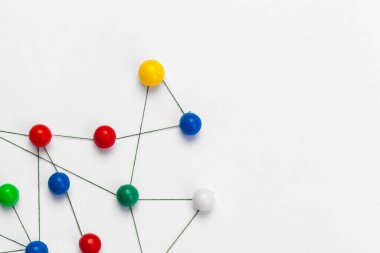 Bir ağ oluşturan iğneler bağlandı. Kapat..