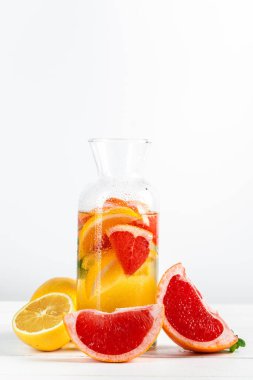 Limonata, yaz içkisi. Makro fotoğraf. Kapat..