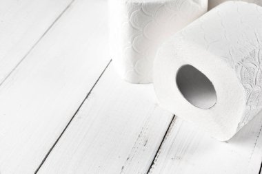 Basit tuvalet kağıdı, yan görünümü kapat