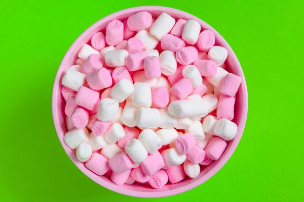Minimal sweet marshmallow on color background. Close up. — Stock Photo, Image