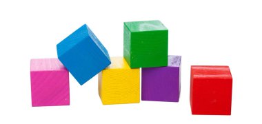 Tahta yapı taşları beyaz arkaplanda izole edildi