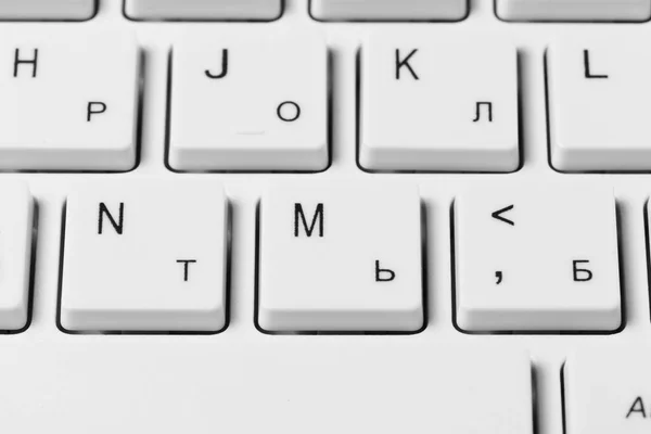 Primer plano de un teclado de ordenador blanco — Foto de Stock