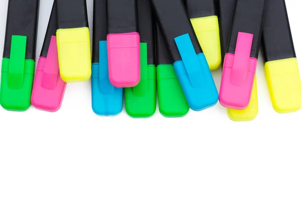 Marcadores coloridos isolados no fundo branco fechar — Fotografia de Stock