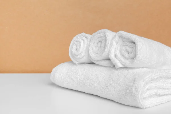 Clean soft towels on color background. Close up. — Stock Photo, Image