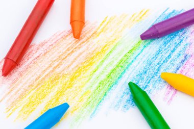 Balmumu boya kalemi çizimi. El çizimi. Yaklaş. Beyazda izole edilmiş