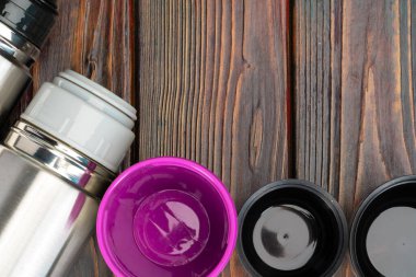 Alüminyum metal termos şişesi. Kapatın.