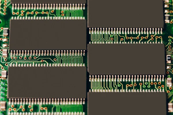 Gros plan de la carte de circuit électronique avec processeur — Photo