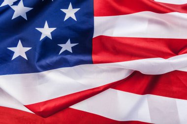 Güzel sallanan yıldız ve çizgili Amerikan bayrağı