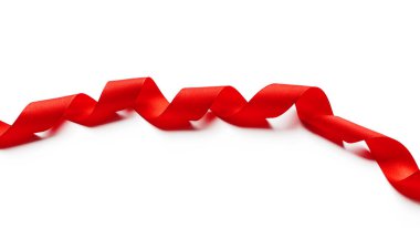 Kırmızı kurdele beyaz üzerine izole edilmiş. Kapat..