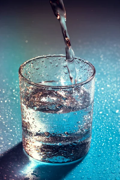 Un vaso de agua. Foto macro. De cerca. . — Foto de Stock