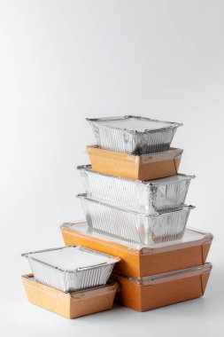 Beyaz arkaplanda geri dönüşümlü yiyecek paketleme seti