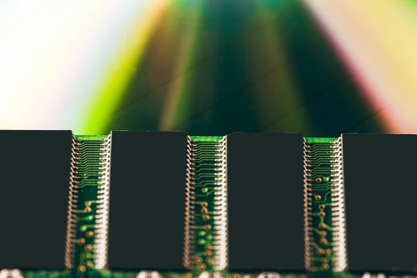 Placa de circuito verde de um computador de perto — Fotografia de Stock