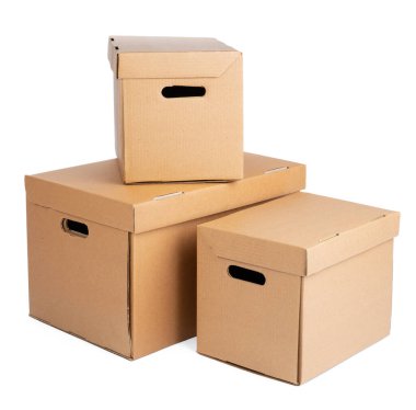 Karton kahverengi kutu beyaz arkaplanda izole