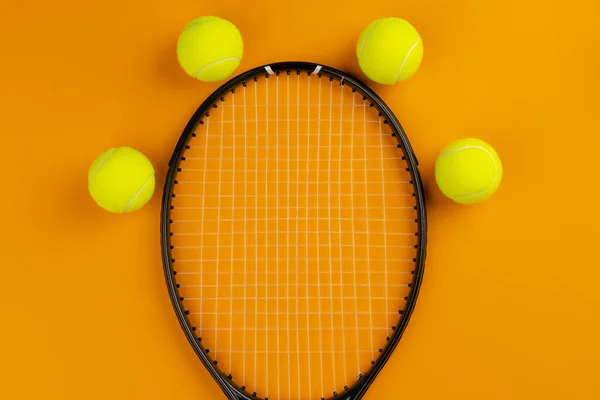 Теннисист спортивный инвентарь. Теннисная ракетка и мяч — стоковое фото
