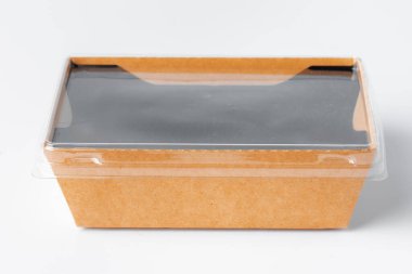 Gri arkaplanı plastik kaplı kağıt kullan-at kutu, boşluğu kopyala