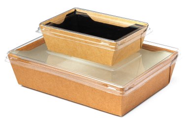 Beyaz arka planda şeffaf kapaklı yiyecek kutusu