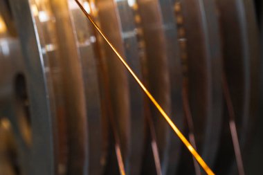 Kablo fabrikasında kablo üretimi kapanıyor.