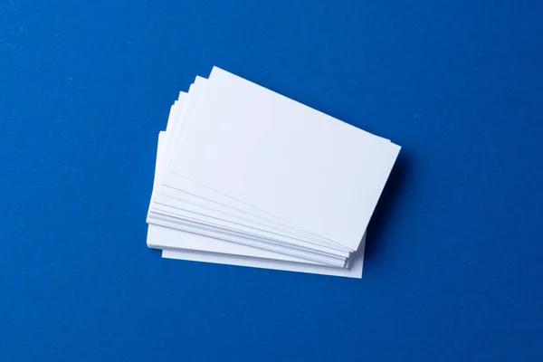 Boş kağıt işi klasik mavi arkaplandaki gibi. — Stok fotoğraf