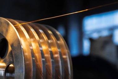 Kablo fabrikasında kablo üretimi kapanıyor.