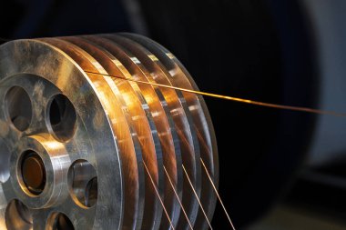 Kablo fabrikasında kablo üretimi kapanıyor.